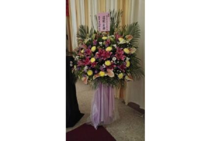 追思、悼念、喪禮高架鮮花籃、告別式藝術鮮花籃